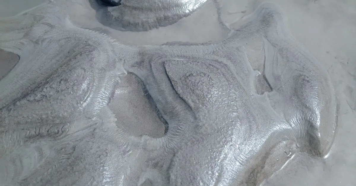 Silver marbled decorative floor finish
